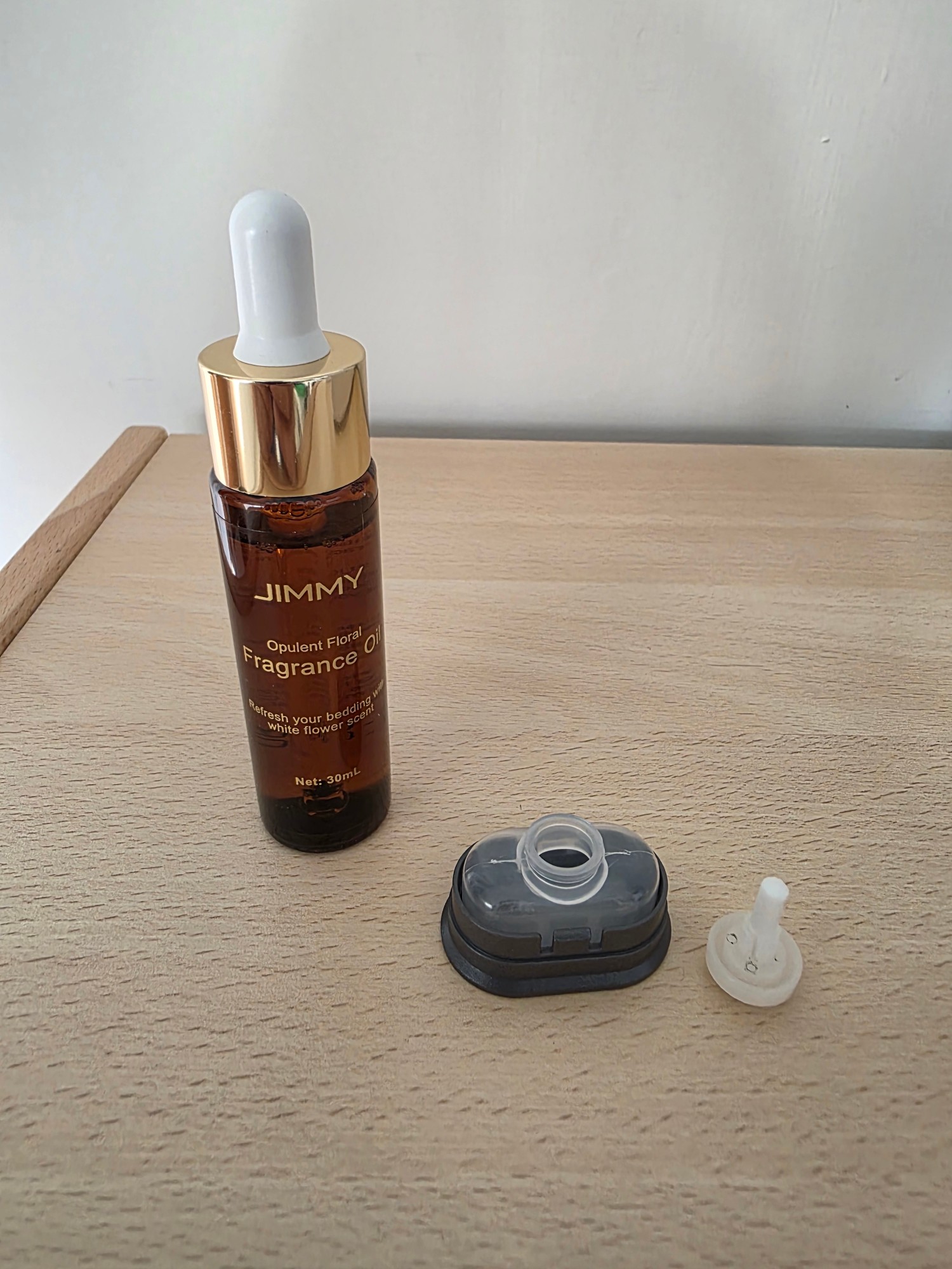 Boccetta di olio essenziale JIMMY con contagocce e il piccolo diffusore smontato