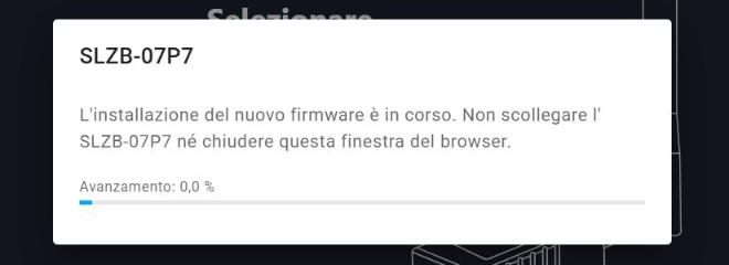 Barra di avanzamento dell'installazione del firmware con l'avviso di non scollegare la chiavetta