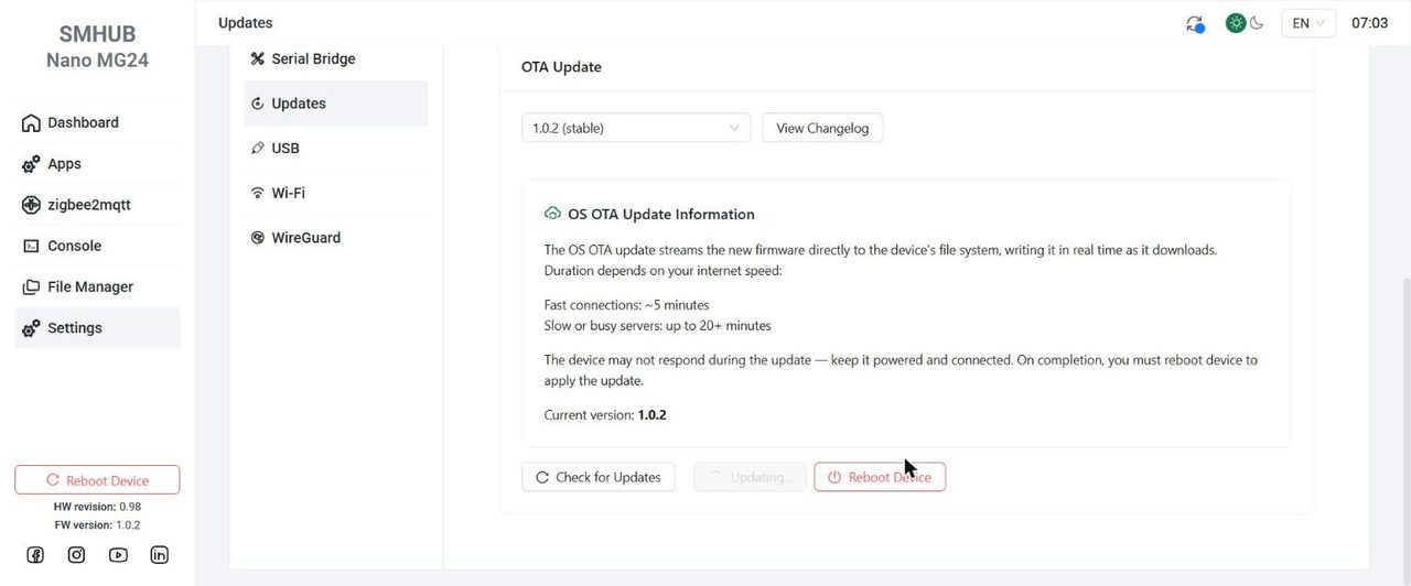 Pagina Updates con Current version 1.0.2 e i pulsanti Check for Updates, Update OS e Reboot Device